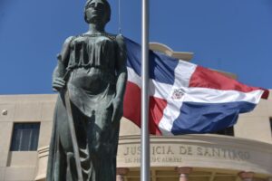 Imponen medidas a traficantes de migrantes irregulares en una travesía en la que una mujer resultó muerta